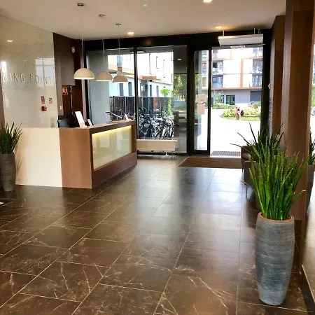 Living Point Airport & Business Apartman Varsó